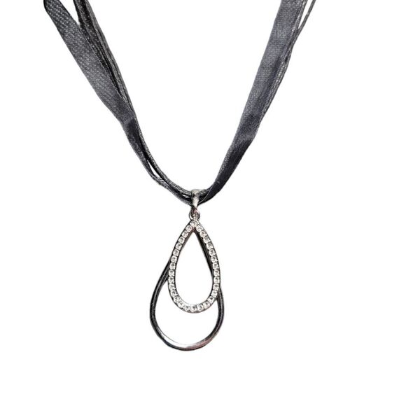 Elegant Noir Teardrop Pendant Necklace (NWOT) - Picture 7 of 11